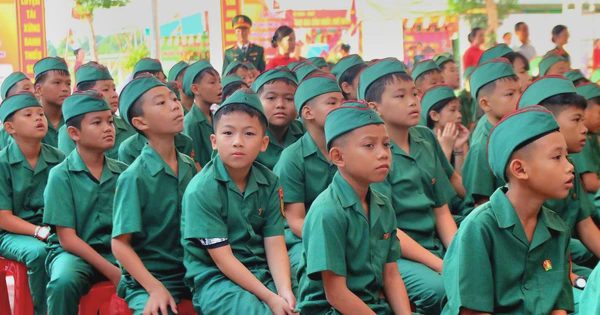 Trường Thiếu sinh quân miền Trung khai giảng: Học sinh khóa đầu tiên háo hức 'nhập ngũ'