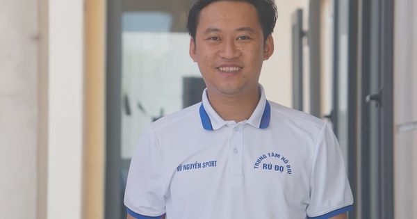 Trưởng thôn lội ruộng 26 tuổi có băng đại học tự động hóa ở Hà Tĩnh
