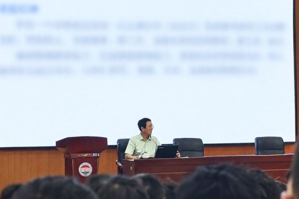 Trường THPT quy định cả học kỳ chỉ được đi vệ sinh 1 lần trong giờ học