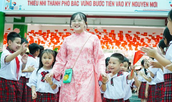 Trường tiểu học "hồi sinh" từ nền đất nghĩa trang lớn nhất TPHCM rộn ràng tiếng cười