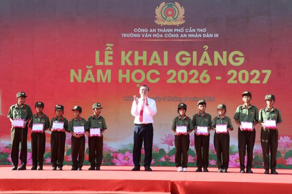 Trường Văn hóa Công an nhân dân III khai giảng năm học đầu tiên