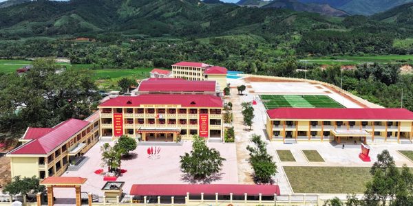 Trường vùng biên Quảng Ninh có sân bóng đá, đón học sinh sau 10 tháng thi công