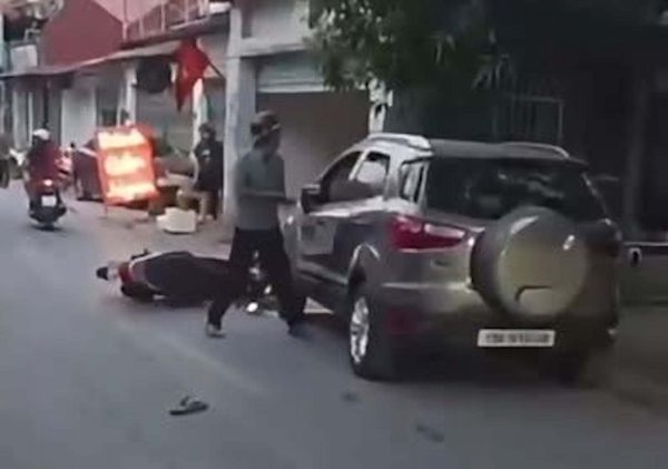 Truy bắt kẻ chặn ô tô, đâm chết tài xế ở Hà Nội
