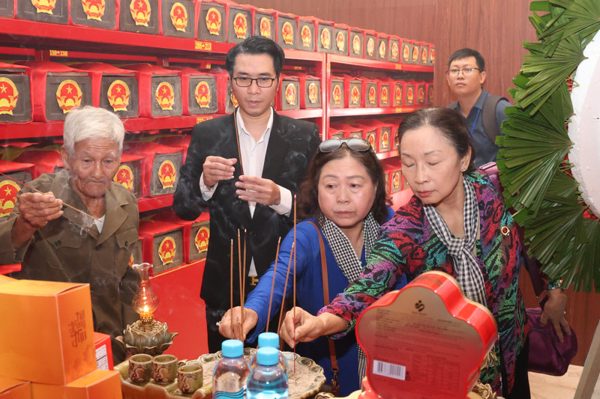 Truy điệu, an táng hài cốt liệt sĩ tại Công viên Lê Thị Riêng vào đầu tháng 10