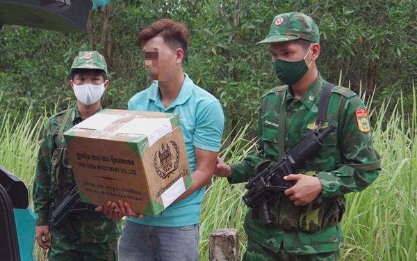 Truy đuổi, bắt ô tô công nghệ chở gần 20kg ma túy ở khu vực biên giới