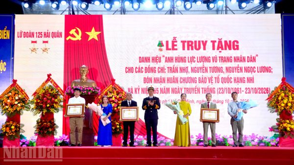 Truy tặng danh hiệu Anh hùng cho 3 liệt sĩ Đoàn tàu không số