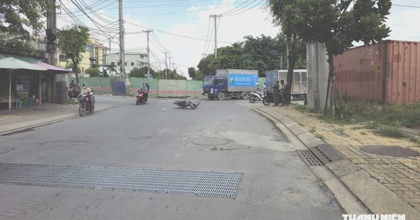 Truy tìm người mặc áo xe ôm công nghệ đuổi đánh 2 thanh niên giữa đường