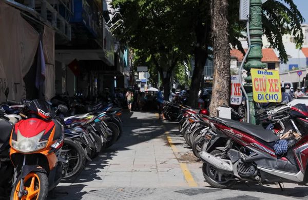 Truy tố 5 nhân viên trật tự đô thị tội Nhận hối lộ, vì sao 33 người đưa tiền vô can?