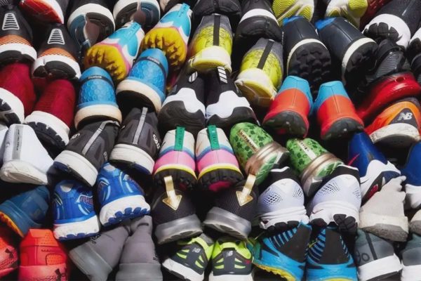 Truy tố chủ cửa hàng bán 458 đôi giày giả Nike, Adidas
