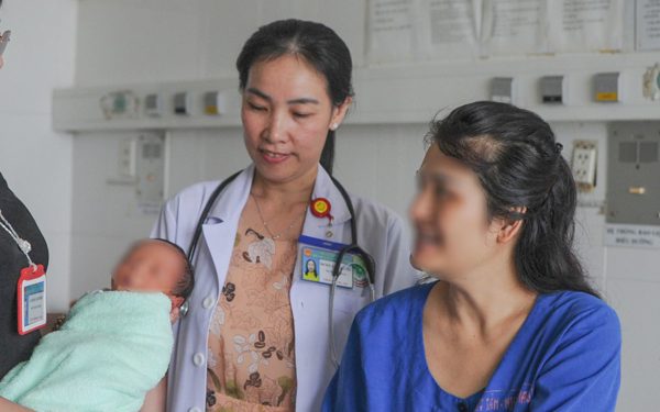 Truyền 20 đơn vị máu cứu sống sản phụ ở Cà Mau khi mổ lấy thai lần 5