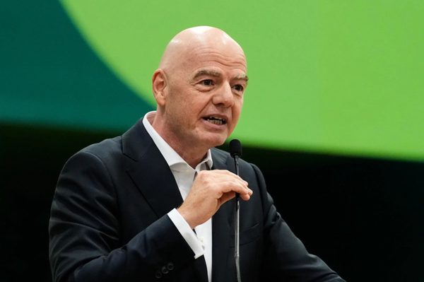 Truyền thông Pháp tiết lộ FFF rút lại sự ủng hộ Chủ tịch FIFA Infantino