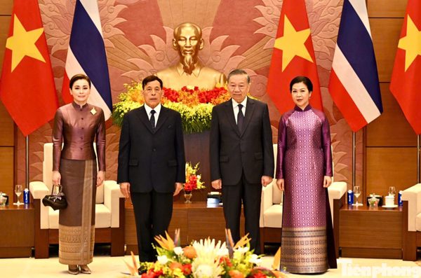 Truyền thông Thái Lan đưa tin đậm nét chuyến thăm của Nhà vua và Hoàng hậu đến Việt Nam