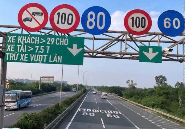 Từ 20/10, CSGT sẽ xử phạt xe 'rùa bò' bám làn trái trên cao tốc Cầu Giẽ - Cao Bồ