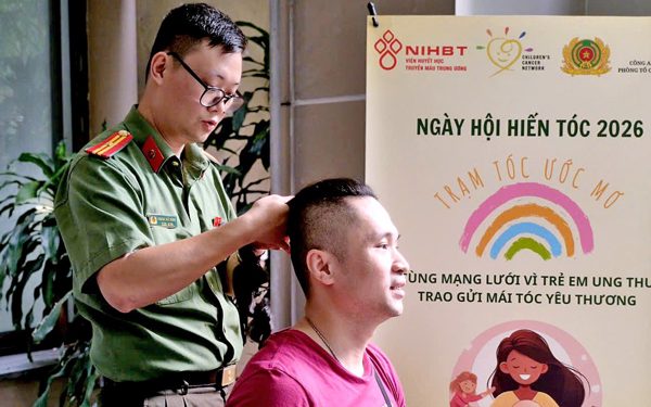 Từ bé 9 tuổi đến người đàn ông 42 tuổi cùng hiến tóc tặng bệnh nhân ung thư