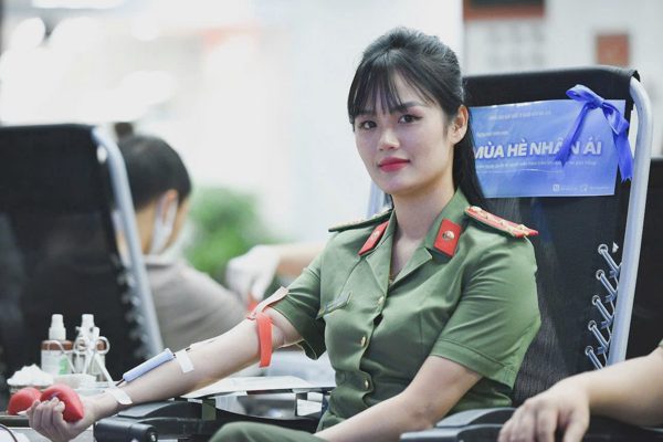 Từ biến cố xuất huyết chuyển 4 viện, nữ đại úy thành "ngân hàng máu sống"