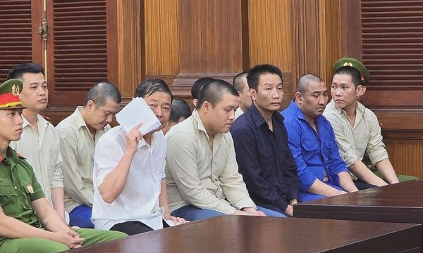 Từ cái chết của thiếu nữ, cảnh sát phát hiện 'ổ' ma túy trong các căn hộ