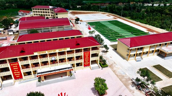 Từ công trường xuyên đêm đến ngôi trường đón 695 học sinh vùng biên Quảng Ninh