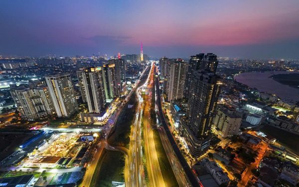 Từ ‘đạt chuẩn’ đến ‘định chuẩn’ và bài toán năng lực cạnh tranh quốc gia