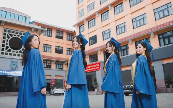 Từ đầu tàu đến đại học tinh hoa