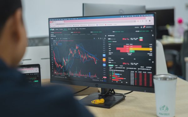 Từ đồng yen đến VN-Index: 'Carry trade' là gì, có thể tác động Việt Nam thế nào?