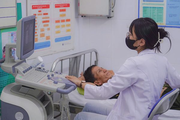 Từ dữ liệu khám sức khỏe toàn dân, bác sĩ triển khai tư vấn tại nhà thuốc