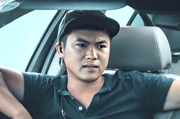 Từ đứa trẻ sống ở chùa, kiếm sống ở Thảo Cầm Viên giờ là đạo diễn trăm tỷ 'bám đuổi' Trấn Thành, Đặng Thái Huyền