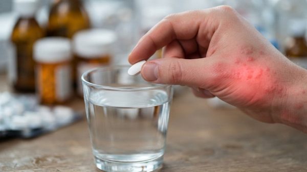 Tự dùng thuốc khi giao mùa, coi chừng dị ứng nặng