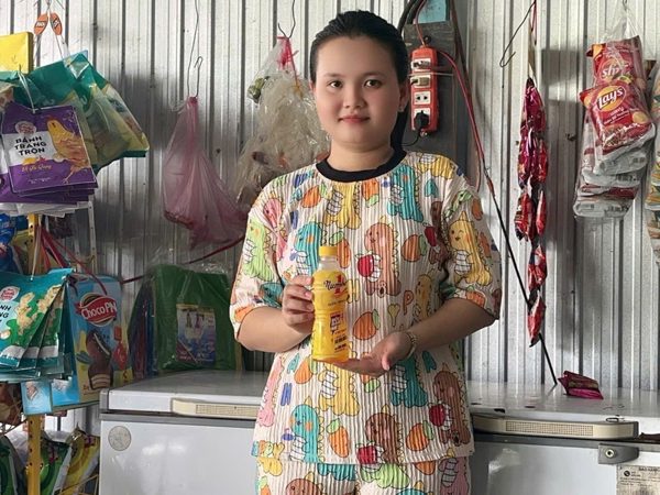 Từ một cô chủ quán trúng 50 triệu đồng, niềm vui “xé nhãn nhập mã” lan khắp xóm nhỏ