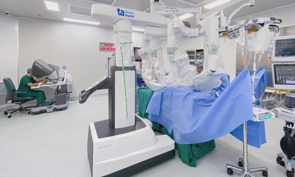 Từ Mỹ đến Việt Nam phẫu thuật u thận bằng robot
