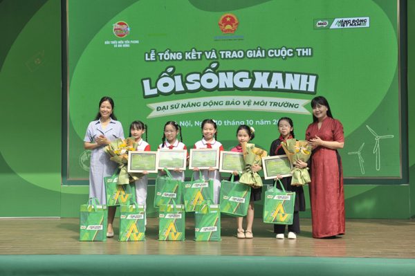 Từ nâng cao nhận thức đến hành động cụ thể: Học sinh lan tỏa lối sống xanh từ trường học