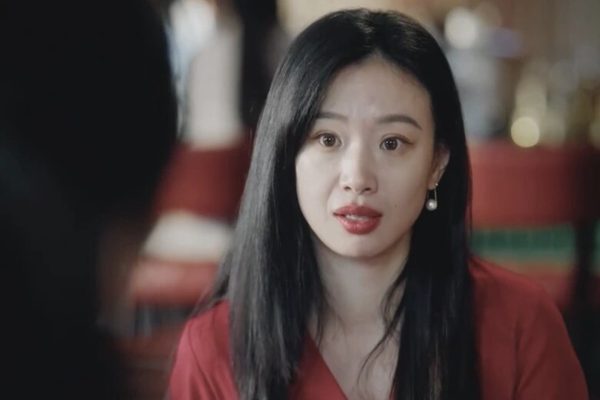 Từ ngày mẹ chồng lên ở cùng, tôi bỗng bị em gái chồng “trở mặt”