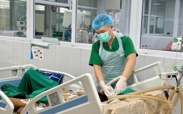 Tự nghĩ mình bệnh gan nên từ chối nhập viện, một người về từ Congo nguy kịch vì... sốt rét