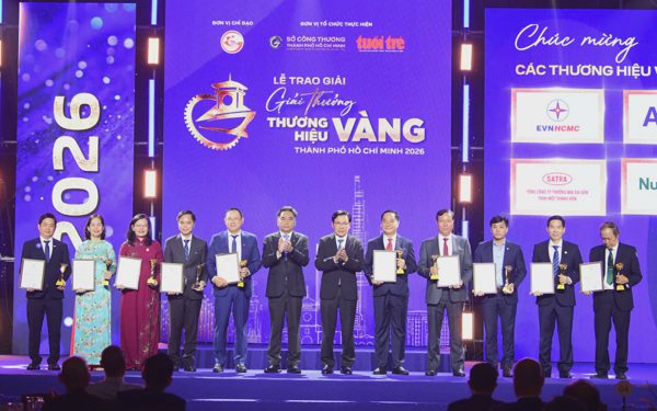 Từ nhà máy đến bệnh viện, doanh nghiệp TP.HCM tăng tốc bằng AI, công nghệ số