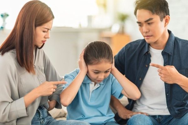 Từ nhóm 'con ghét bố mẹ' tăng trăm nghìn thành viên: Người trẻ thực sự mong muốn điều gì?