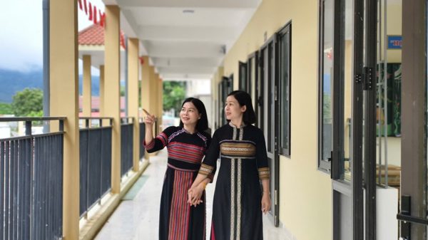 Từ những cung đường xa xôi đến mái trường mới nơi biên giới