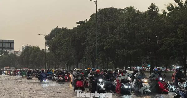 Từ những trận mưa lớn ở TPHCM: Bao giờ đường về nhà hết ngập?