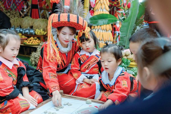 Từ 'phao an sinh' đến 'bệ phóng' nguồn nhân lực cho các dân tộc rất ít người