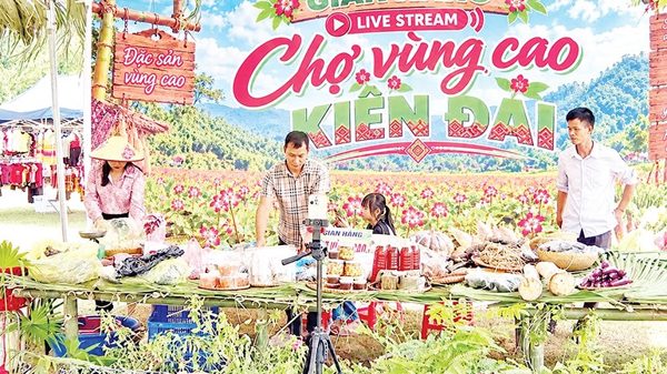 Từ phiên chợ vùng cao đến thị trường số