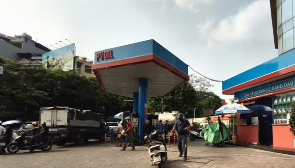 Tự quyết giá xăng dầu, tránh “trao quyền trên giấy”