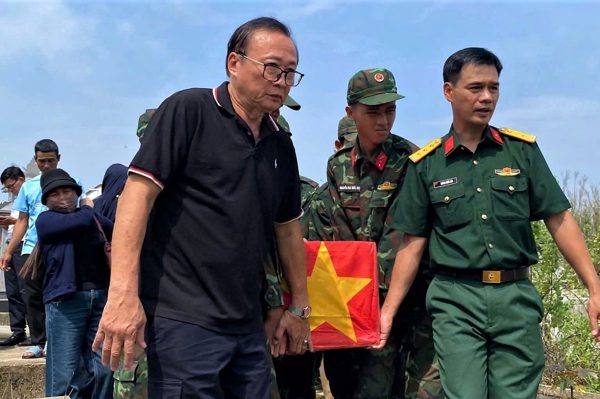 Tự tay cất bốc, chôn cất 17 hài cốt liệt sĩ, 38 năm lặng lẽ hương khói