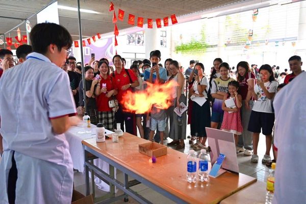 Từ trải nghiệm khoa học đến tư duy STEM
