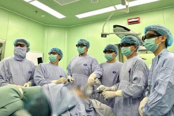 Từ vệt máu lạ, người phụ nữ bất ngờ phát hiện 2 bệnh ung thư