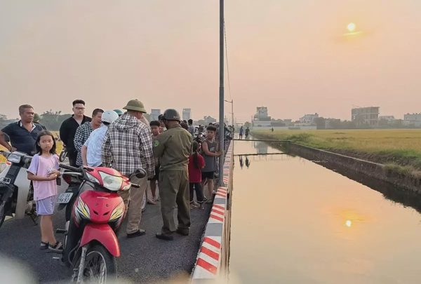 Tử vong khi lao xuống sông cứu hai nữ sinh