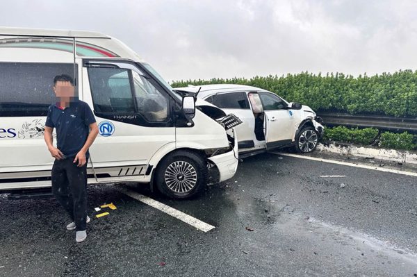 Từ vụ Lexus lạng lách, dừng đột ngột trên cao tốc: Cách xử trí an toàn cho tài xế
