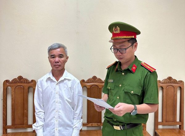 Tự ý bán đất công, hai nguyên cán bộ xã bị khởi tố