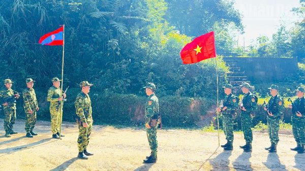 Tuần tra song phương đoạn biên giới phụ trách Sơn La-Houaphanh