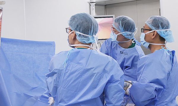 Túi mật hoại tử chứa hàng nghìn viên sỏi