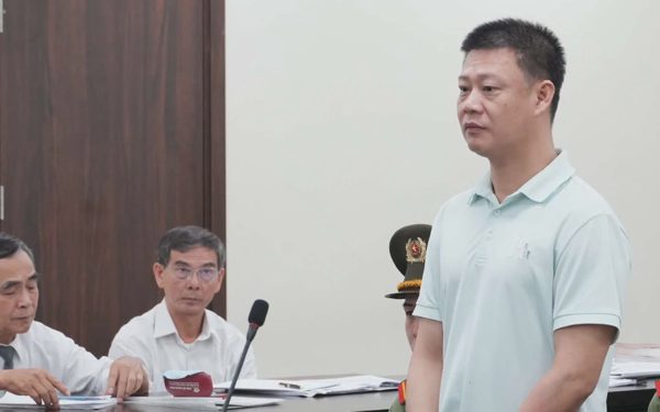 Từng được tuyên không phạm tội, chiều nay ông Đinh Tiến Hùng lĩnh 16 năm 6 tháng tù về 2 tội