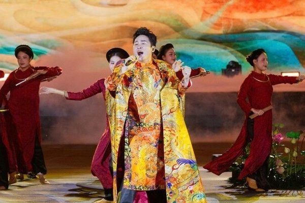 Tùng Dương, ca nương Kiều Anh khiến khán giả phấn khích
