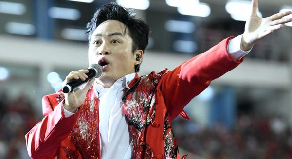 Tùng Dương 'đốt cháy' 40.000 khán giả